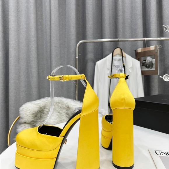 Yellow Platform Luxury size 8.5 Heels - Picture 7 of 11